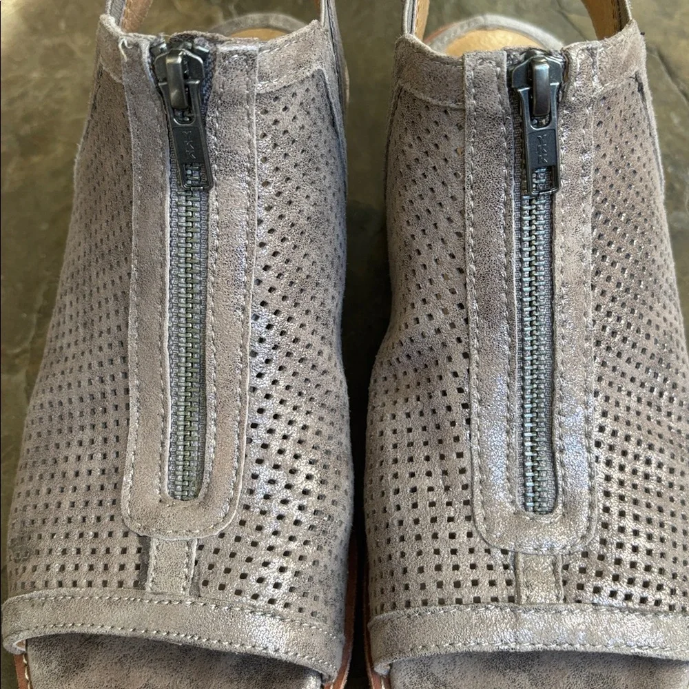 Sofft design front leather